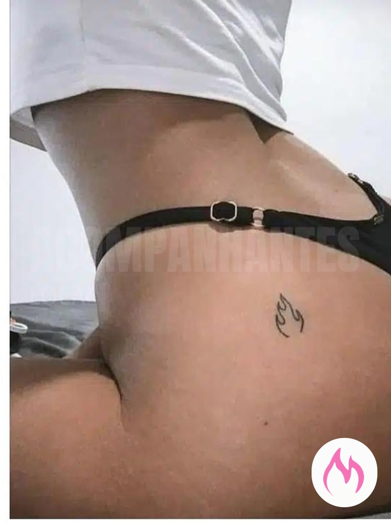 loira irresistível à disposição