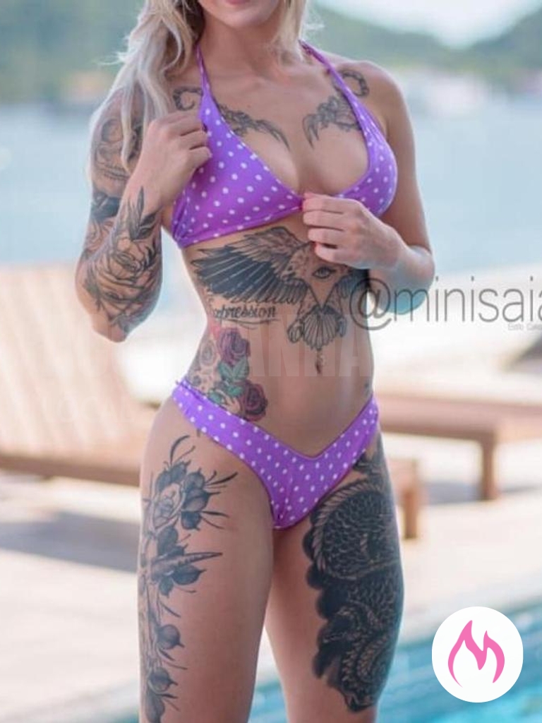 loira tatuada te espera