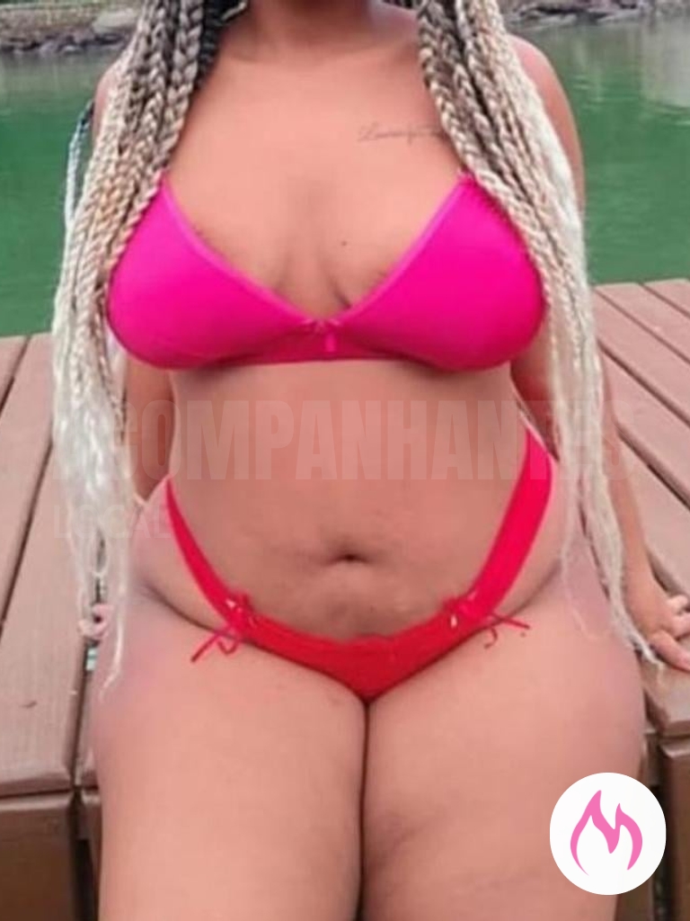 mulata sedutora em campo