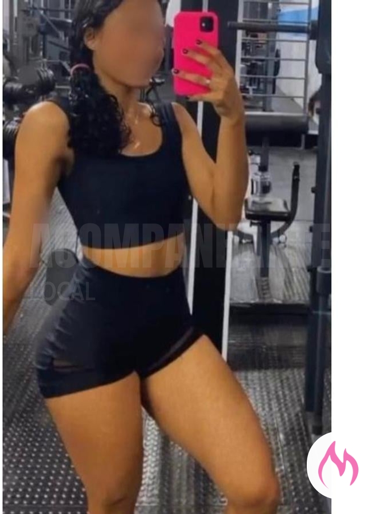 morena sedutora à sua espera