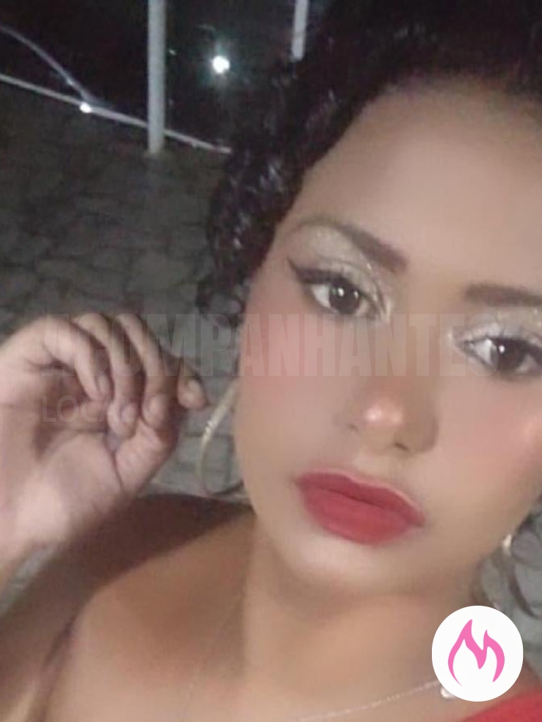 morena sedutora à sua porta