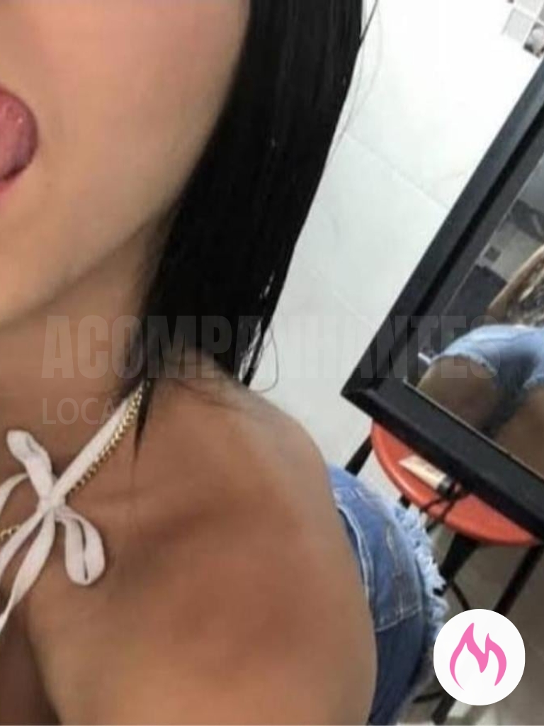 novinha sexy na sua cama