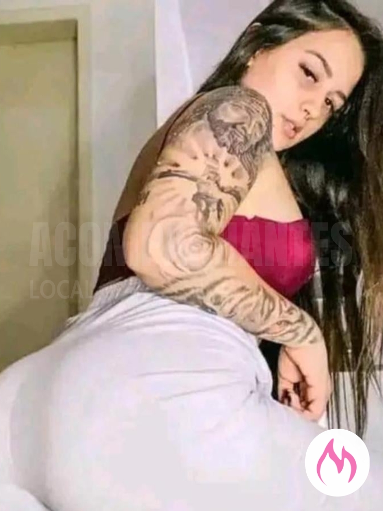 atraente acompanhante ao vivo