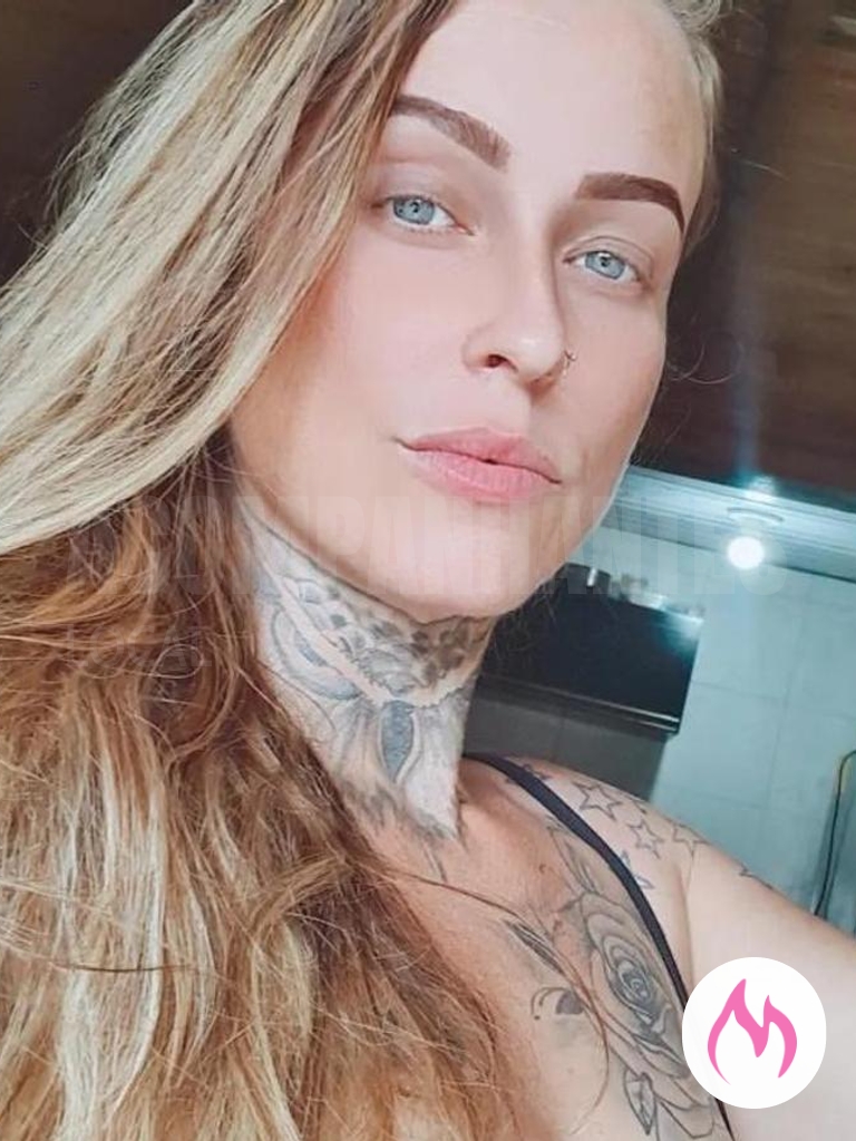 loira safada e sensual