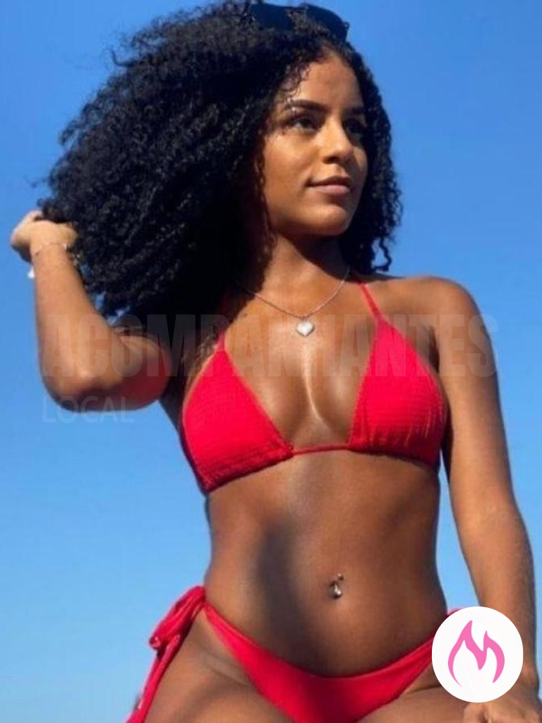 morena do cabelo cacheado