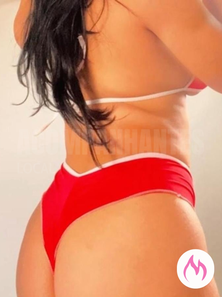 atraente moreninha 25 anos