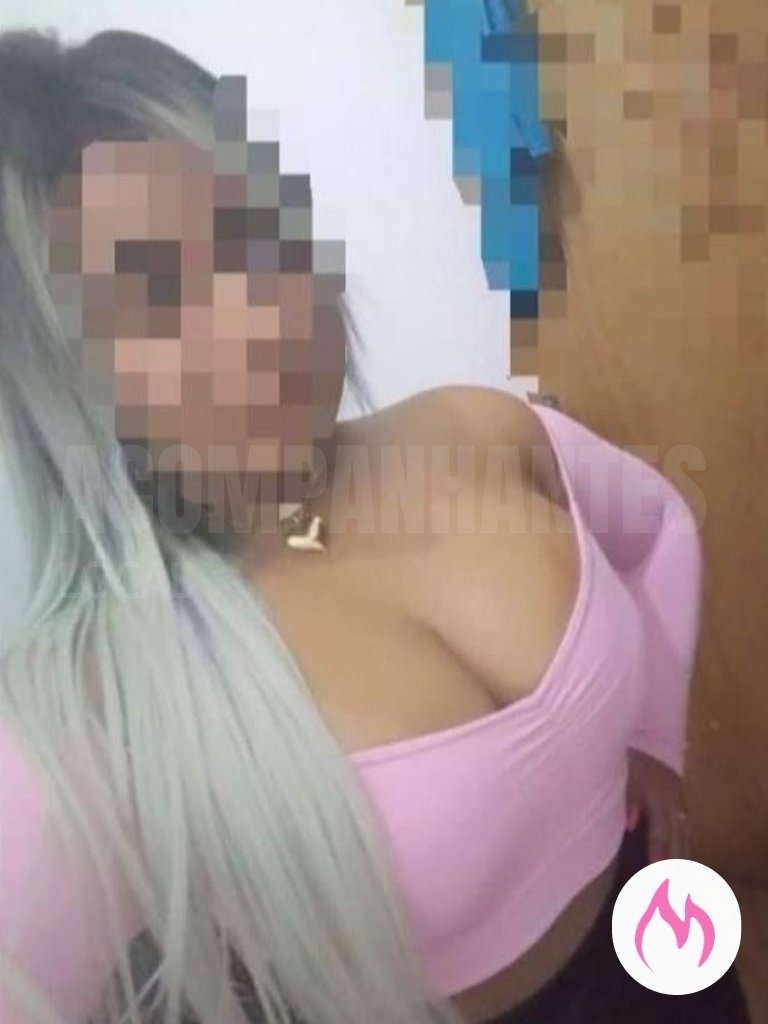 loira sensual à sua espera