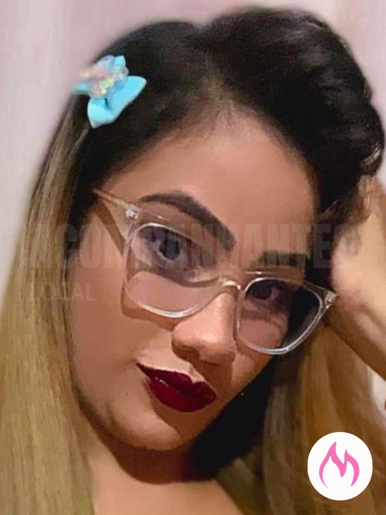 loira sensual à sua porta