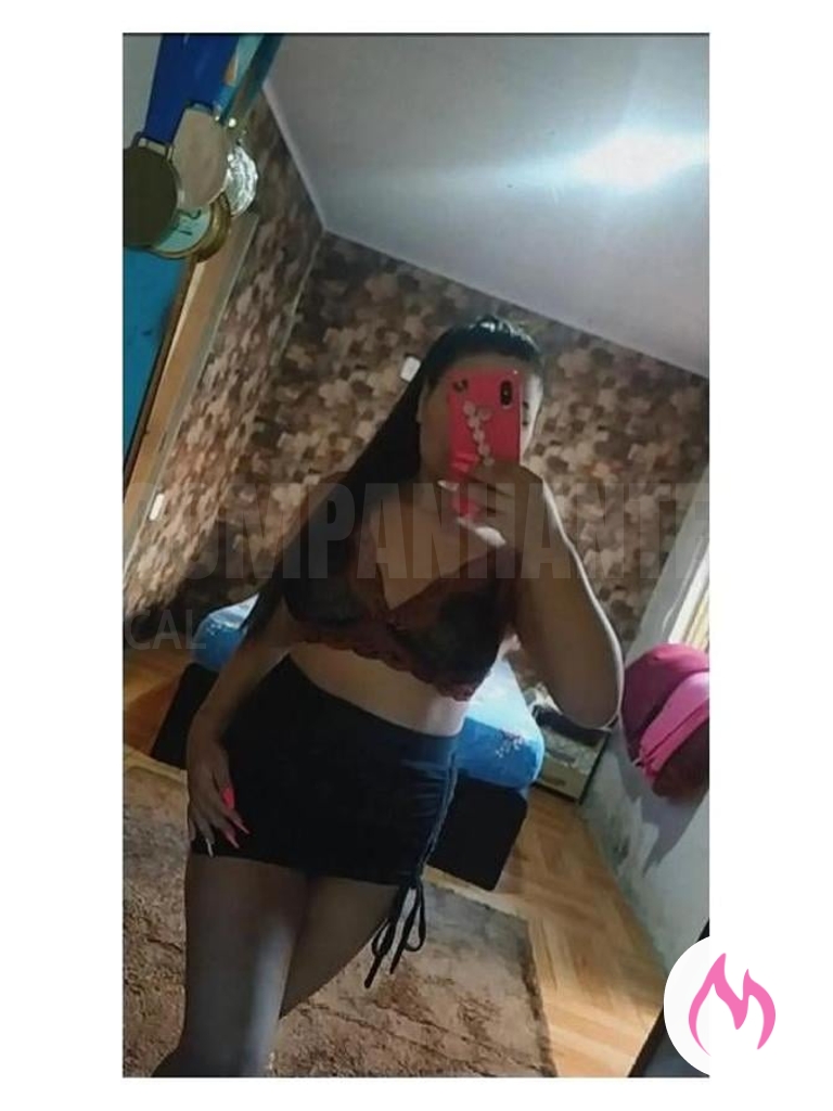 morena encantadora à sua espera