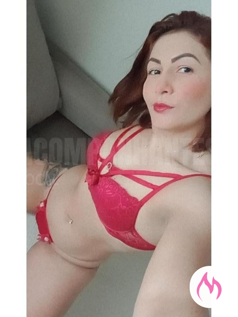 ruiva sedutora à sua porta